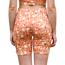 Load image into Gallery viewer, Bermuda Short - Gold Floral